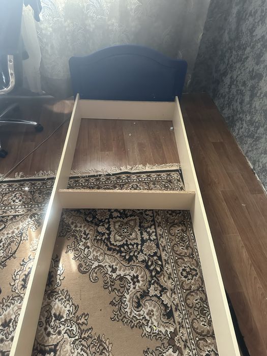 Продам кровать с матрасом б/у