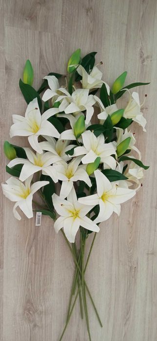 Lilie sztuczne gumowe silikonowe, jak żywe.