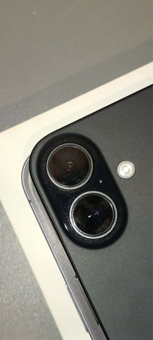 Iphone 16 black 128gb(etui,power bank magsafe)