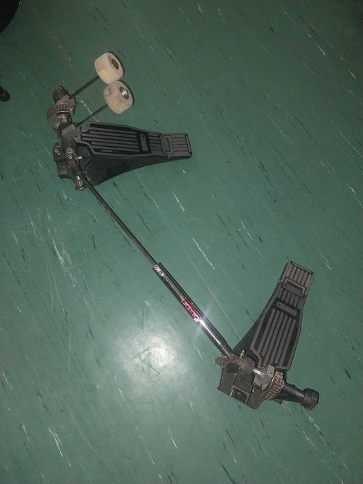 Pedal duplo de bombo