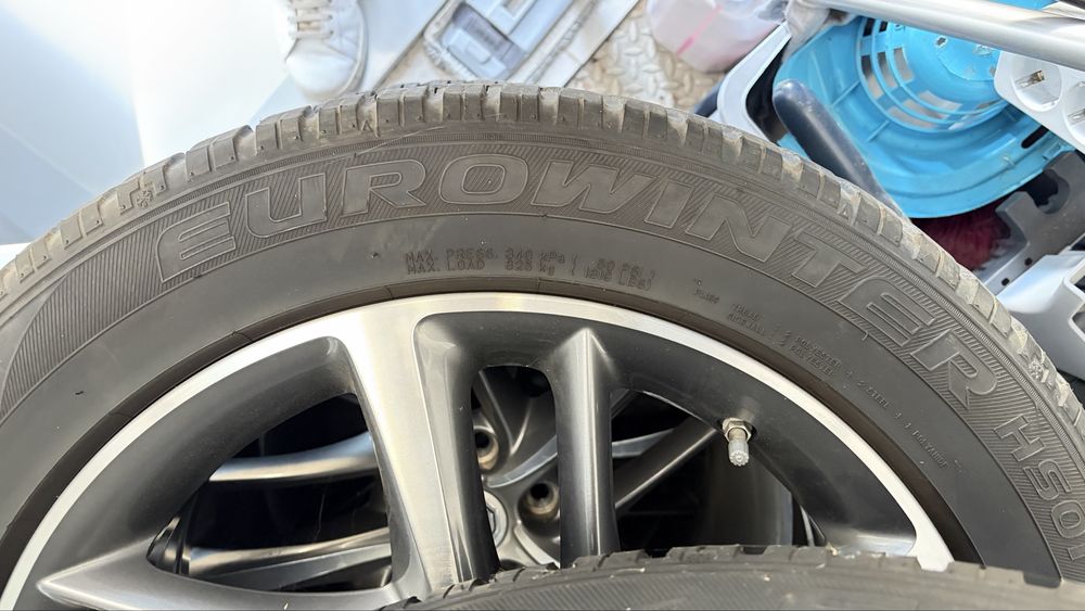 Jantes de liga leve MG originais e pneus 235/50 R 18