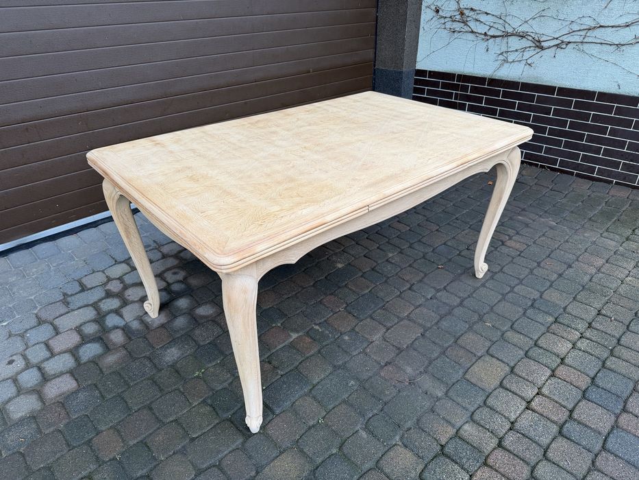 Stół krzesła w stylu ludwikowskim po renowacji oczyszczony Ludwik XV