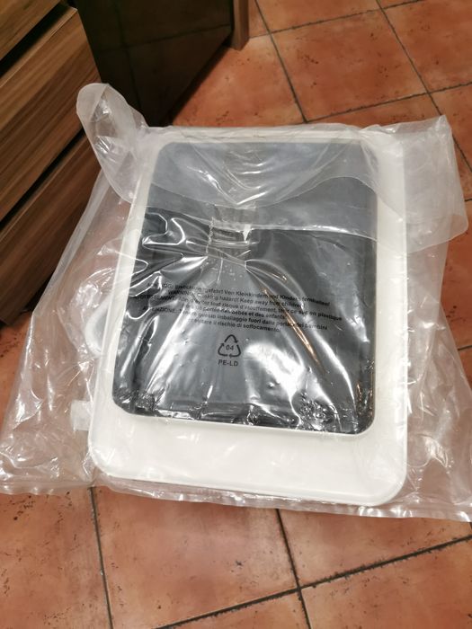 Siedzisko Wenko Wing. Nowe w folii