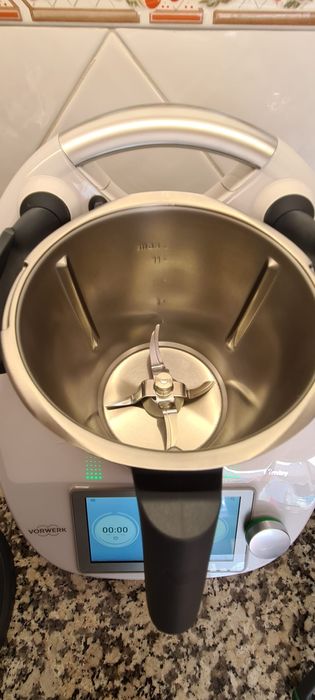 Bimby TM6 como nova com garantia ate 2028.

Acessórios