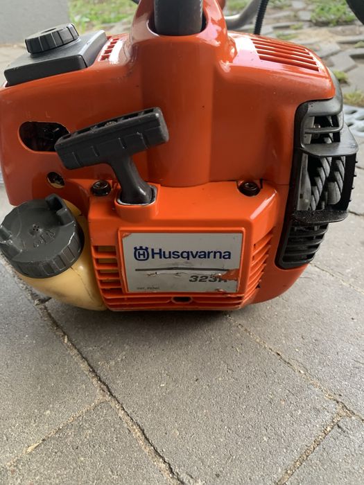 Kosa podkaszarka spalinowa Husqvarna 323r- solidna  malo awaryjna konstrukcja