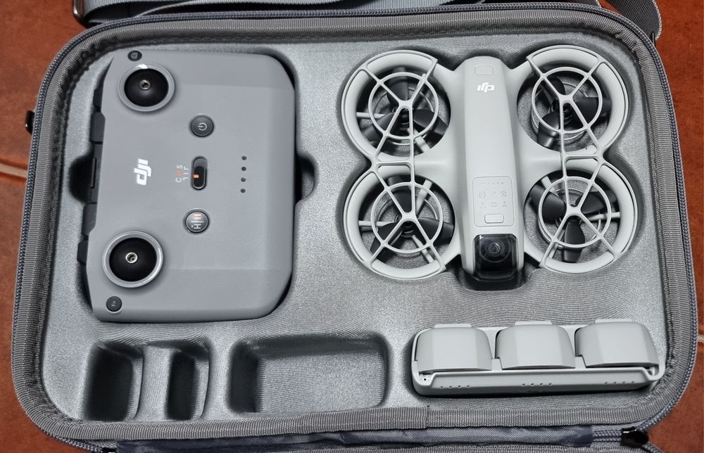 Drone DJI Neo, comando, 3 baterias e mala