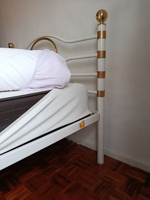Cama com colchão