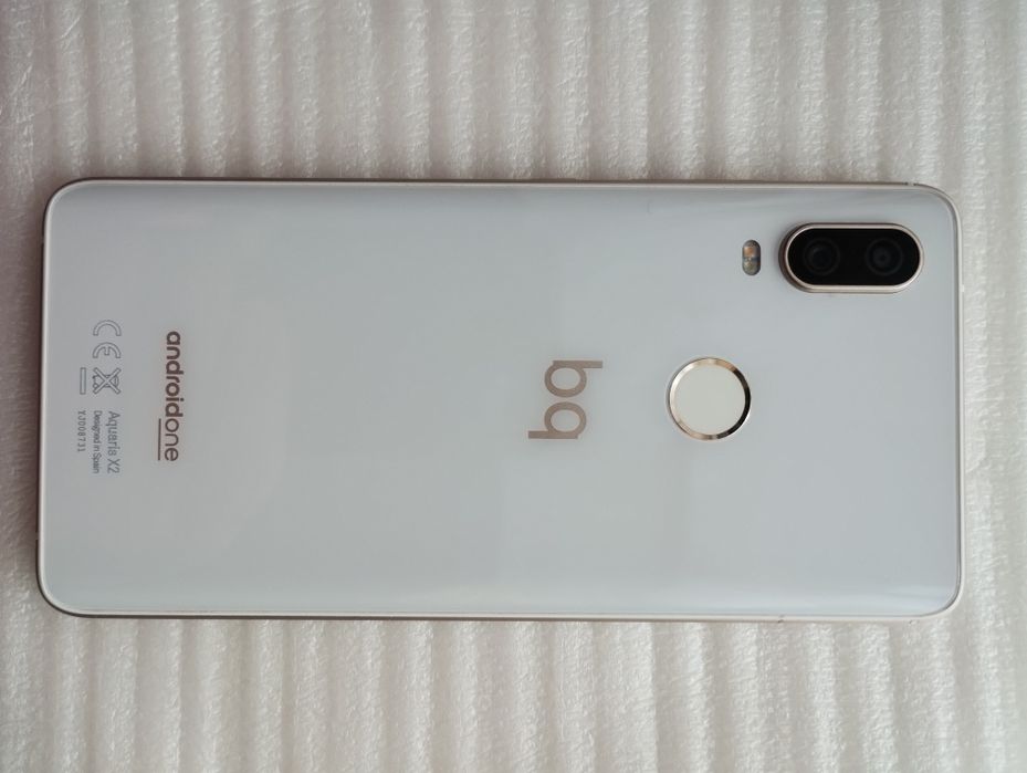 смартфон  BQ Aquaris X2,бу,стан нового,дефекти прошивки