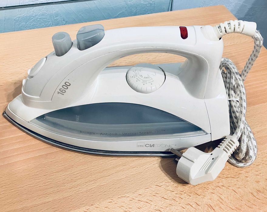 Утюг Clatronic DB2804