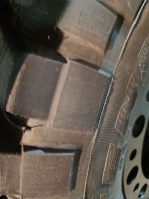 Vendo jante e pneus 265/75r16 . Posso vender separado
