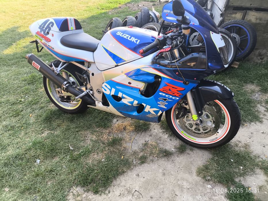 Suzuki GSX-R srad 600 silnik