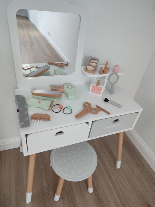 Duża drewniana toaletka + akcesoria