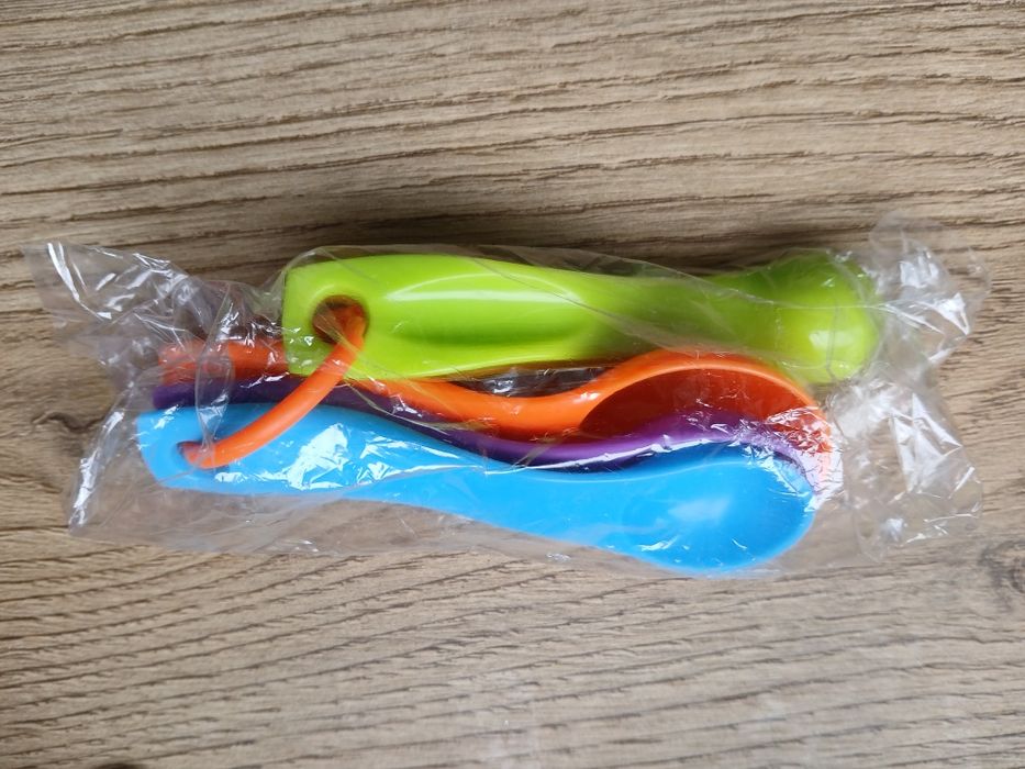 Zestaw plastikowych miarek np. do mąki lub łyżeczki dla dzieci