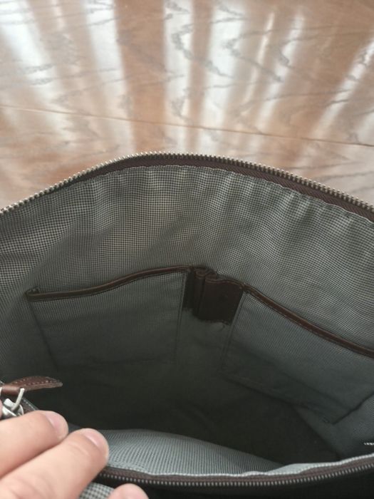 Шкіряна сумка для ноутбука.