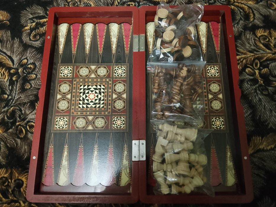 Шахи - розмір 50 × 50 ,40 × 40 см - 3 × 1 ( шашки, нарди).Дерево. Нове