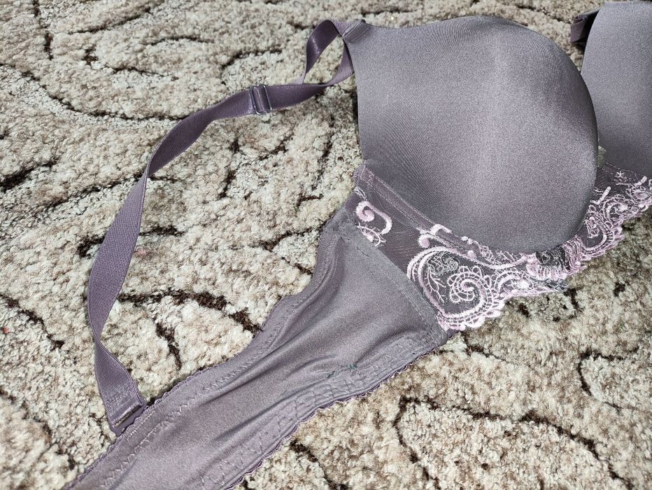 Biustonosz sztywny fioletowy r. 95 D