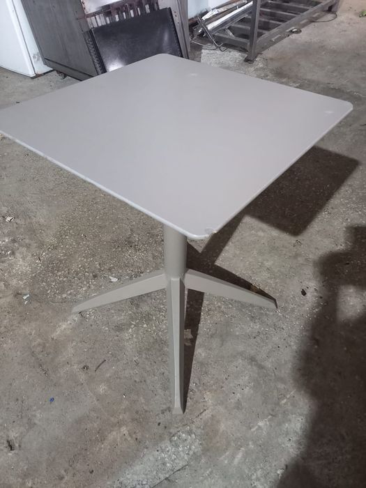 3 Mesas  
Tampo 59
Tampo 590x590mm