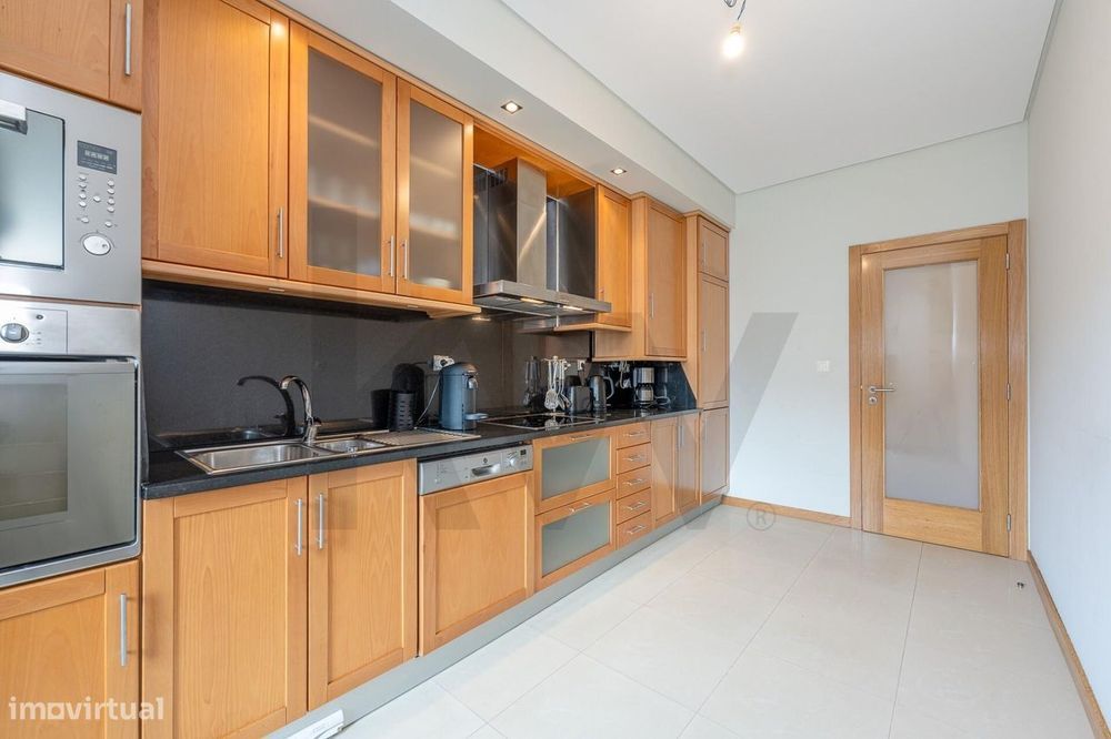 Apartamento T3 com rooftop com vista mar e garagem fechada | Vila Prai
