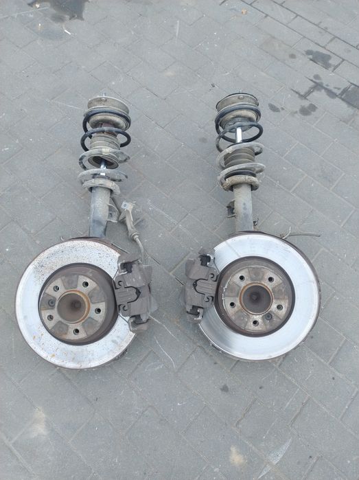 Zwrotnica amortyzator gira BMW E90 E91 Lift