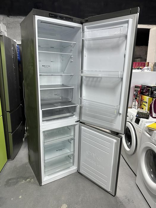 Сучасний в ідеальному стані холодильник LG wsd65t суха заморозка