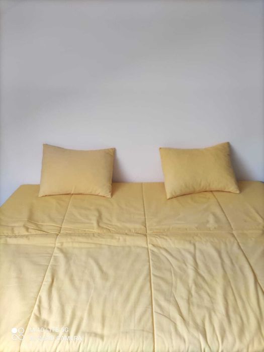 Sofá click clak amarelo usado 1 vez, otimo estado