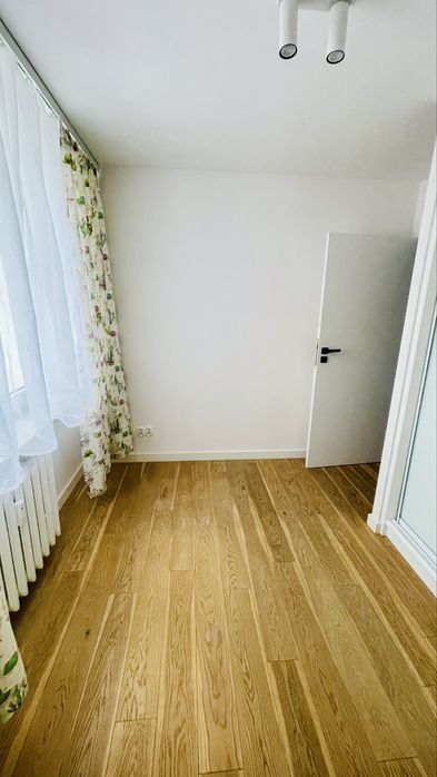 4 pokoje, 2 lazienki, 2 windy, balkon, Bezposrednio od listopada. Saska Kepa. Czesciowo umeblowane