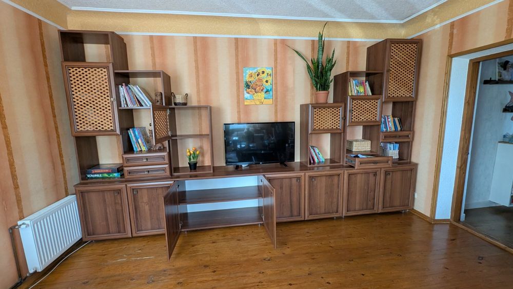 Продається стінка у вітальню