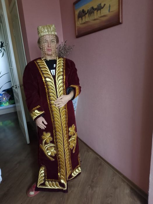 Узбекський національний одяг,халат,чапан.