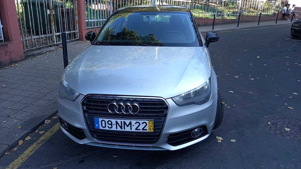 Audi A1 1.6TDI Sportback 90cv Nacional , c/ livro revisoes foto 2