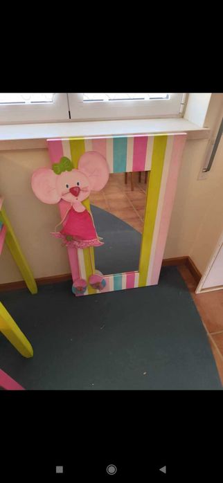 Conjunto de mobília de quarto de criança.