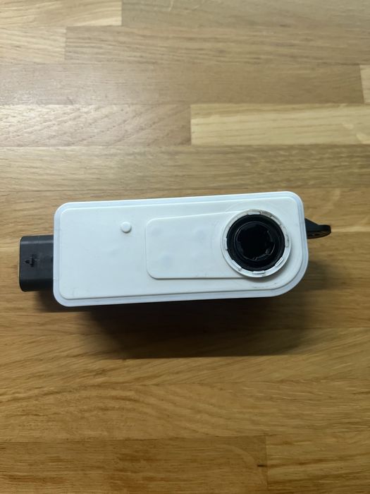 Моторчик повітрозабірника (люверси) Tesla model 3/Y