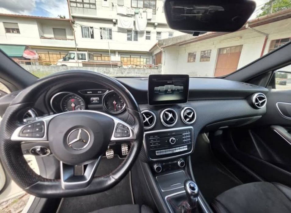Mercedez-Benz A200d AMG Line