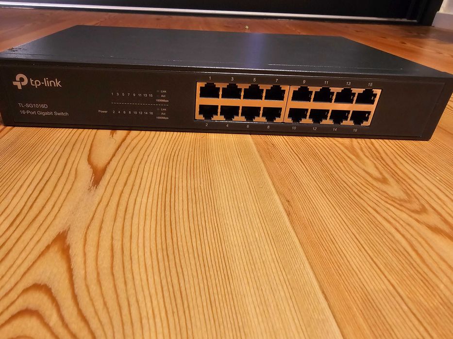 Vendo Switch TP-link 16 portas TL-SG1016D