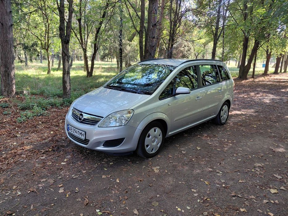 Авто Опель Зафіра