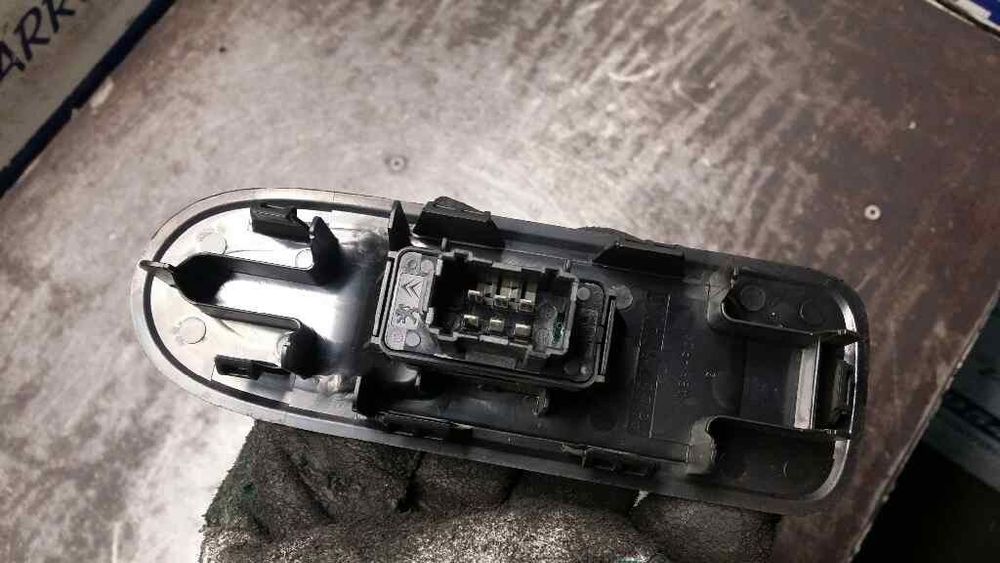 COMANDO ELEVADOR DE VIDRO FRONTAL DIREITO CITROEN C3 II 2010 -96637534XT
