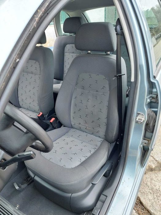 Skoda Fabia 1.4i de 2002 com Boa Mecânica para peças