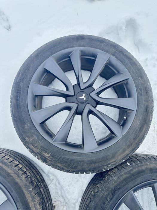 Продам диски та резину R 20 tesla Y , 3