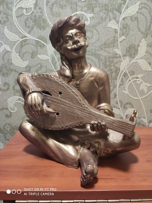 Продам статуэтку гипс