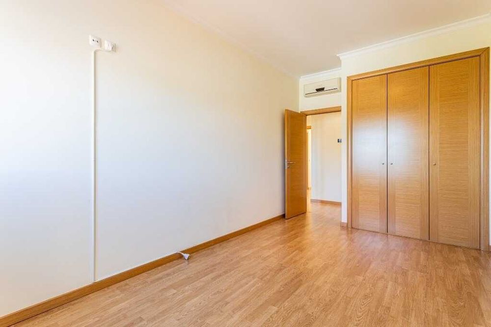 Imovel em Almeirim, T3 recente, coz semi eq. com garagem