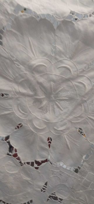 Toalha Veneza Redonda Bordada à Mão diâmetro 150 cm
