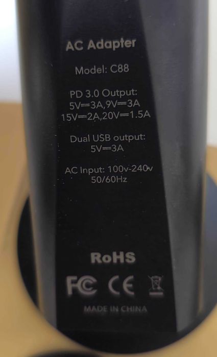 Врізна розетка до столешні з USB-роз`ємами 45W