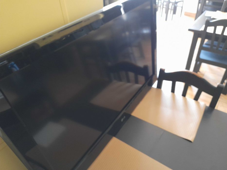 Tv LG 40" com base incluida