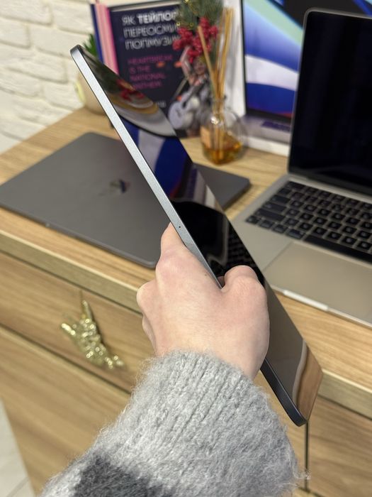 Вживаний планшет Apple iPad Pro 11” (2018) Space Grey 64 GB Wi-Fi