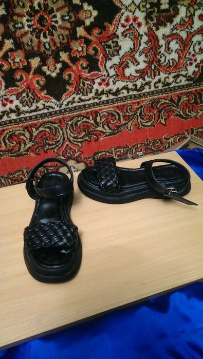 Женские красивые  босоножки с плетёным ремешком на масивной подошвой бренда Verdasco 37р.