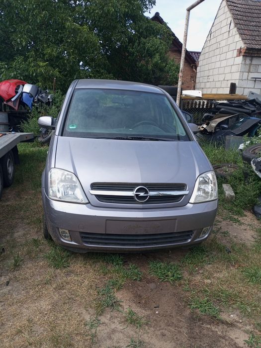 Opel Meriva lampa przód