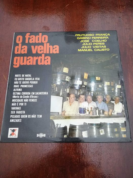Vendo 8 discos de vinil cantores portugueses - cada 15 euros