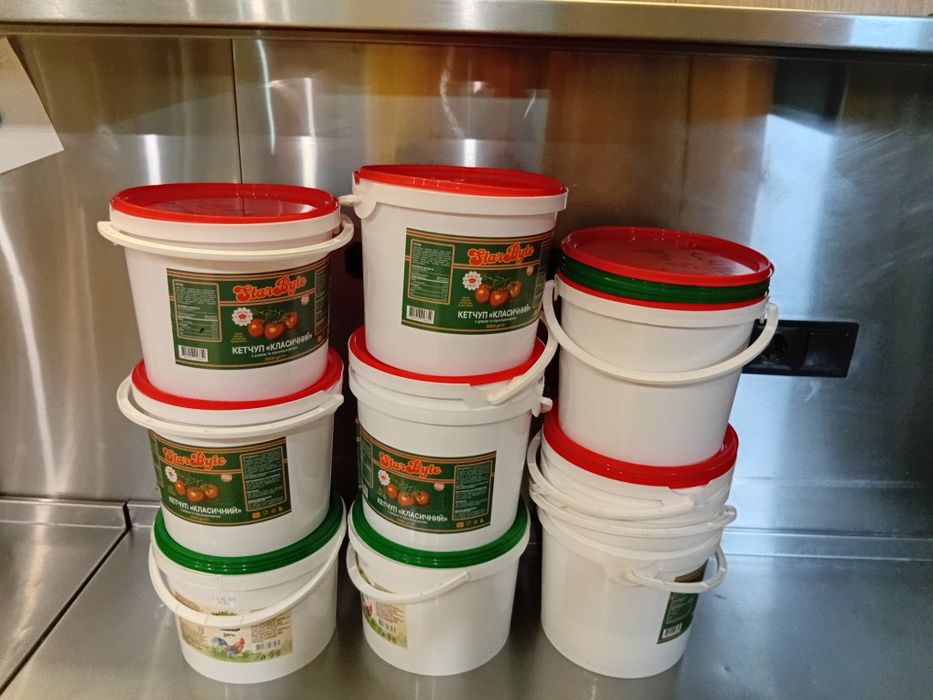 Пластикові відра з кришкою