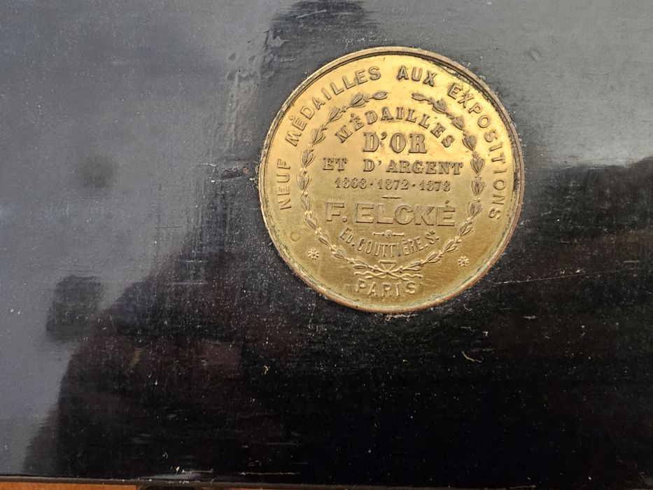 Piano antigo coleccao