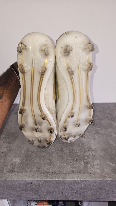 Chuteiras Adidas X Speedportal+ FG Branco/Dourado - Homem Tam. US 8.5 / EU 42
​Preço: €65