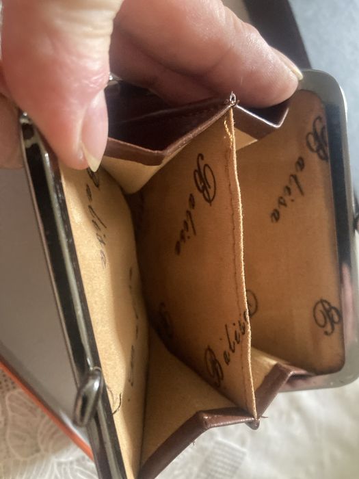 Продам кошелек лаковый